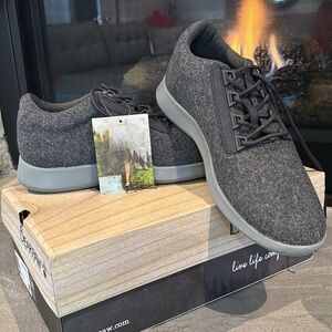 BEARPAW Benjamin Runner,wool upper,comfort foot bed, mesh lining, EVA outsole